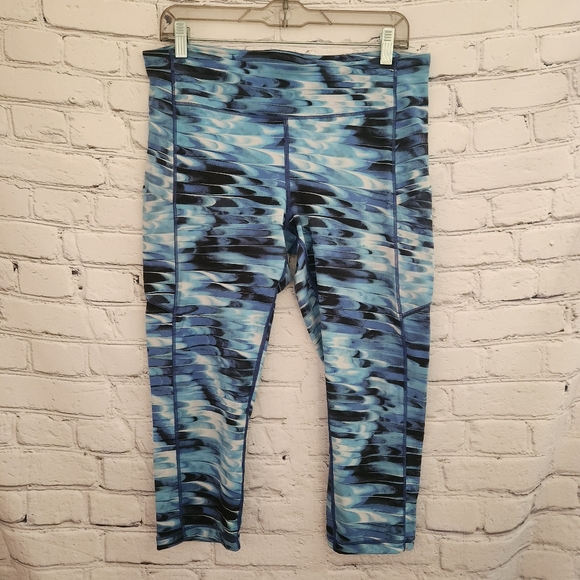 Lululemon Speed Up Crop - Picture 5 of 10